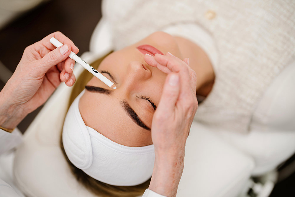 aesthetische-medizin-stuttgart-dr.-nusser-faltenunterspritzung-mit-hyaluron-filler-v3 aesthetische-medizin-stuttgart---dr.-nusser faltenunterspritzung-mit-hyaluron-filler-v3